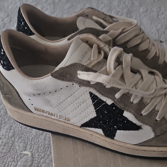 Golden Goose Cream and Black Star Sneakers - Picture 2 of 10